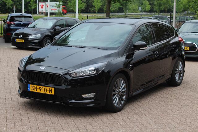 Ford FOCUS 1.0 ST-Line / Camera / Navigatie / Parkeerhulp achter / Cruise Control / Stoelverwarming