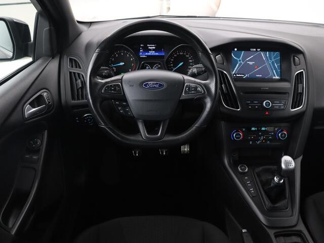 Ford FOCUS Wagon 1.0 ST-Line | Navigatie | PDC | Cruise Control | Bluetooth | Airco | LMV 17 inch | start/stop systeem | 104.000km NAP