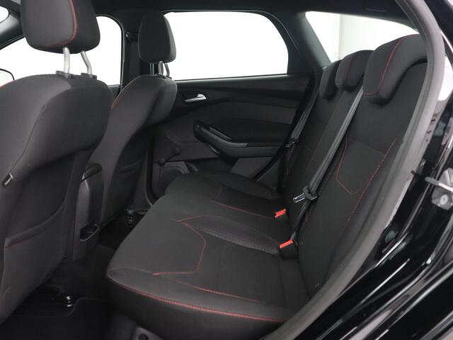 Ford FOCUS Wagon 1.0 ST-Line | Navigatie | PDC | Cruise Control | Bluetooth | Airco | LMV 17 inch | start/stop systeem | 104.000km NAP