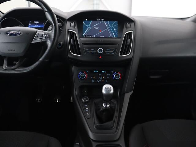 Ford FOCUS Wagon 1.0 ST-Line | Navigatie | PDC | Cruise Control | Bluetooth | Airco | LMV 17 inch | start/stop systeem | 104.000km NAP
