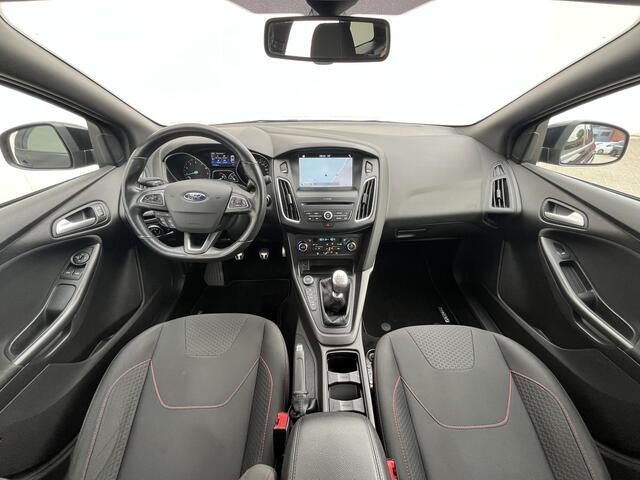 Ford FOCUS Wagon 1.0 ST-Line 125PK / Navigatie full map / Apple Carplay & Android Auto / Keyless Start / Cruise- en Climate Control / Verwarmde Voorruit / Parkeersensoren voor en achter /