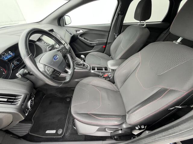 Ford FOCUS Wagon 1.0 ST-Line 125PK / Navigatie full map / Apple Carplay & Android Auto / Keyless Start / Cruise- en Climate Control / Verwarmde Voorruit / Parkeersensoren voor en achter /