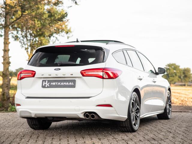 Ford FOCUS Wagon 1.5 ST Line Business Pano ACC Trekhaak Keyless