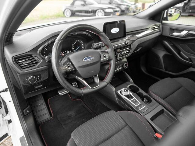 Ford FOCUS Wagon 1.5 ST Line Business Pano ACC Trekhaak Keyless