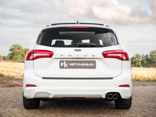 Ford FOCUS Wagon 1.5 ST Line Business Pano ACC Trekhaak Keyless