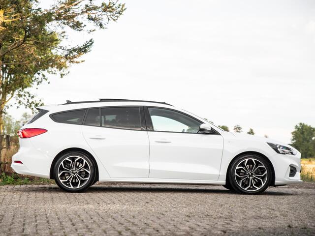 Ford FOCUS Wagon 1.5 ST Line Business Pano ACC Trekhaak Keyless