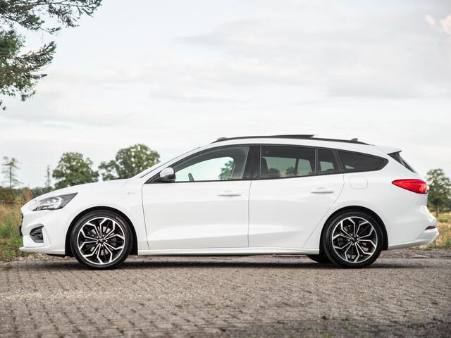 Ford FOCUS Wagon 1.5 ST Line Business Pano ACC Trekhaak Keyless