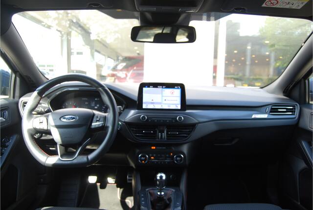 Ford FOCUS Wagon 1.5 EcoBoost ST-Line Business 150pk TREKHAAK | WINTERPACK | CAMERA | GROTE SPOILER | NAVIGATIE