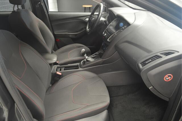 Ford FOCUS Wagon 1.5 ST-Line // NAVI // CLIMA // CRUISE // PDC V&A // 1ste EIGENAAR // DEALER ONDERHOUIDEN //