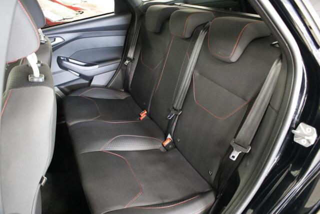 Ford FOCUS Wagon 1.5 ST-Line 182 PK. Airco | Soel- en stuurverw | Carplay | Cruise.