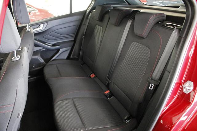 Ford FOCUS 1.0 EcoBoost ST Line Business 125 PK. Airco | Cruise | Carplay | Lichtmetaal | Org. NL.