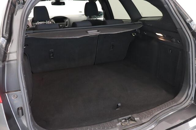 Ford FOCUS Wagon 1.5 ST-Line | Climate control | Cruise control | Navigatie | 18"lichtmetaal | Parkeersensoren | AppleCarplay AndroidAuto |
