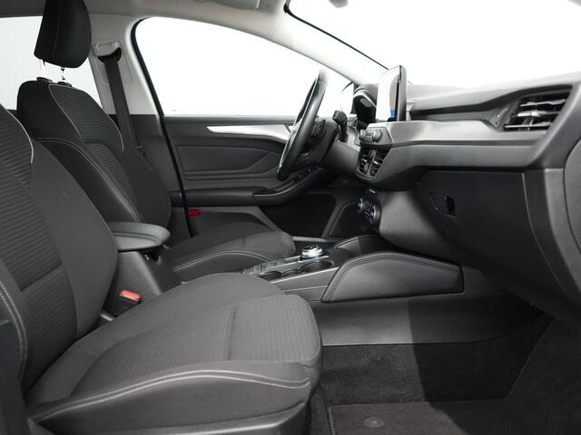 Ford FOCUS Wagon 1.5 EcoBlue Titanium Business | Zwenkhaak | Winterpakket | Camera |