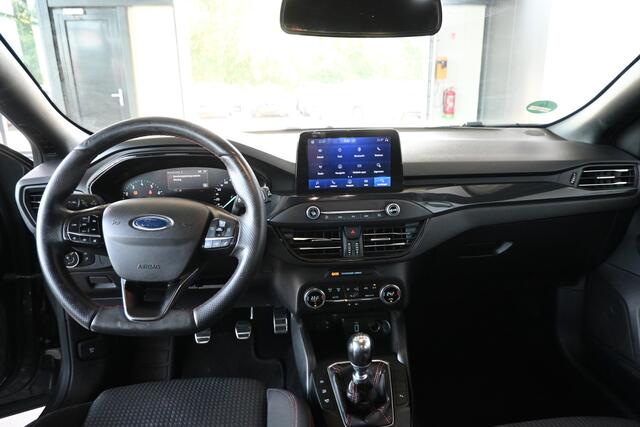 Ford FOCUS Wagon 1.0 EcoBoost ST Line Business Navigatie Cruise control Airco Trekhaak PDC Goed Onderhouden Inruil Mogelijk!