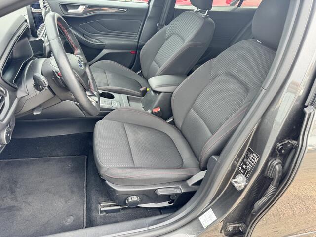Ford FOCUS 1.0 EcoBoost ST-Line | Airco | Apple/Android | Navi | 4-Seizoenen banden | % Bovag Occasion Partner %
