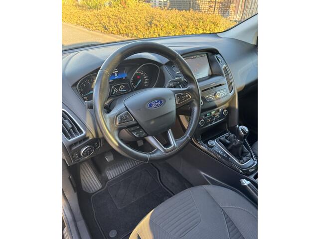 Ford FOCUS 1.0 Titanium BT-TELEFOONVERBINDING NAVI CLIMA CRUISE VOICE KEYLESS-START PDC LMV NIEUWE RIEM