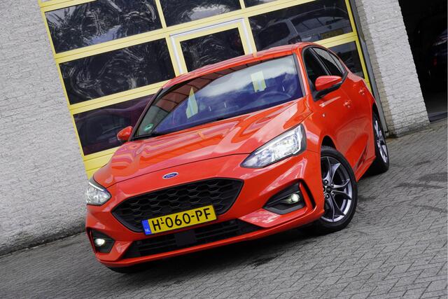Ford FOCUS 1.5 EcoBlue 5drs ST Line Business BJ2020 Lmv 17" | Led | Pdc | Achteruitrijcamera | Navi | Keyless entry | Verwarmd voorruit | Climate control | Cruise control | Verwarmde voorstoelen | Verwarmd stuurwiel | Zwarte hemel | Getint glas