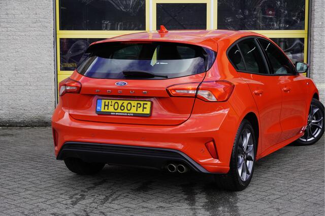 Ford FOCUS 1.5 EcoBlue 5drs ST Line Business BJ2020 Lmv 17" | Led | Pdc | Achteruitrijcamera | Navi | Keyless entry | Verwarmd voorruit | Climate control | Cruise control | Verwarmde voorstoelen | Verwarmd stuurwiel | Zwarte hemel | Getint glas