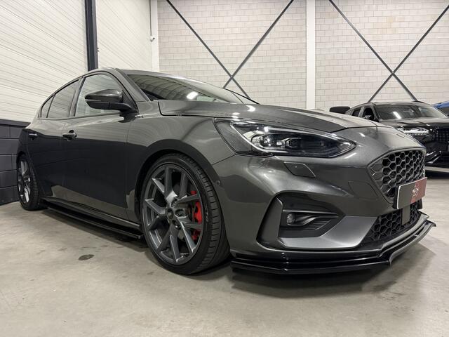 Ford FOCUS 2.3 ST-3 280PK Performance RECARO/B&O/MILLTEK/MAXTON/CARPLAY/HEAD-UP/CAMERA/KEYLESS/LED-ADAPTIVE/MAGNETIC-GRAU/UNIEKE AUTO