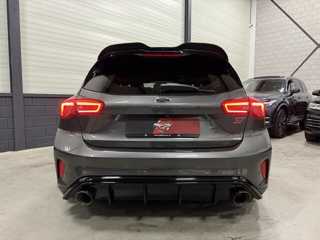 Ford FOCUS 2.3 ST-3 280PK Performance RECARO/B&O/MILLTEK/MAXTON/CARPLAY/HEAD-UP/CAMERA/KEYLESS/LED-ADAPTIVE/MAGNETIC-GRAU/UNIEKE AUTO