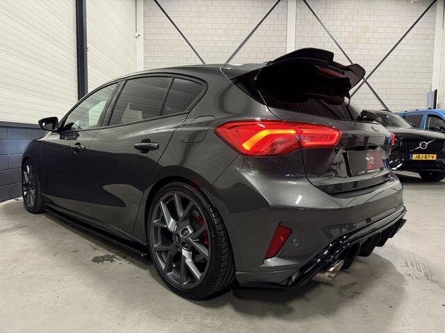 Ford FOCUS 2.3 ST-3 280PK Performance RECARO/B&O/MILLTEK/MAXTON/CARPLAY/HEAD-UP/CAMERA/KEYLESS/LED-ADAPTIVE/MAGNETIC-GRAU/UNIEKE AUTO