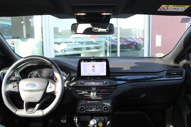 Ford FOCUS 2.3 EcoBoost ST-3 | Winterpack | Adaptieve Cruise Control | Camera | Privacy Glass | 19 INCH Lichtmetalen Velgen | DAB | B&O Sound