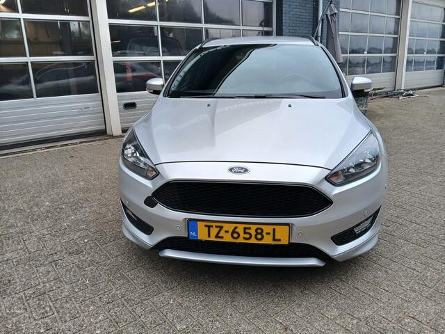Ford FOCUS Wagon 1.0 140pk ST-line / trekhaak / 4 seizoenbanden