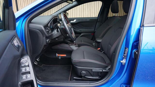 Ford FOCUS 1.5 EcoBoost 182PK ST Line Business Pano.Dak 18inch LM Trekhaak Stoel/Stuurverwarming B&O *NL auto* Zeer Nette Ford!