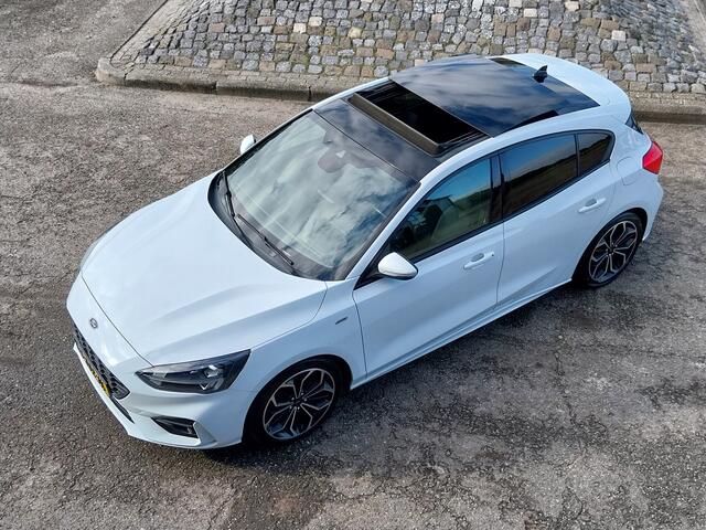 Ford FOCUS 1.0 EcoBoost ST Line PANO DAK ADAPT CRUISE HUD CAMERA B&O SOUND LED NAVI 18 INCH