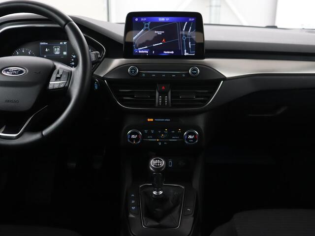 Ford FOCUS 1.0 EcoBoost Titanium | Trekhaak | Carplay | Navigatie | Keyless | Full LED | Parkeerhulp | Climate control | Cruise control