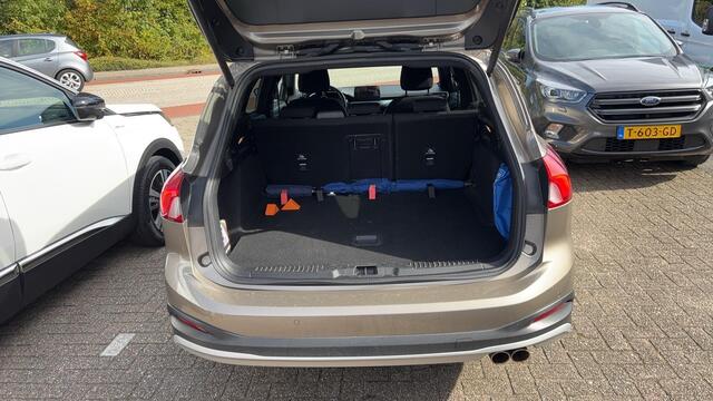 Ford FOCUS Wagon 1.5 EcoBoost Active Business 150pk Trekhaak Wegklapbaar | Automaat | Adaptieve Cruise | Winterpack | Achteruitrijcamera | Dodehoeksensoren | 1e Eigenaar