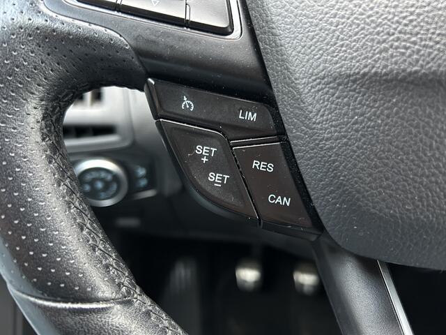 Ford FOCUS Wagon 1.0 ST-Line LED TREKHAAK NAVI CRUISE ECC 17 INCH