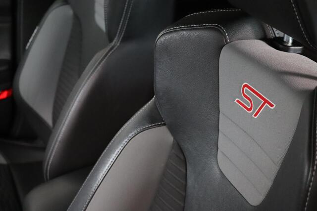 Ford FOCUS 2.0 ST Recaro, SYNC, Stoel/Stuurverwarming, Cruise Control, Bluetooth