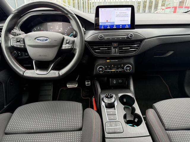 Ford FOCUS Wagon 1.5 EcoBoost ST Line Business Automaat Panoramadak, Trekhaak, Camera, elektr.klep, etc..!!