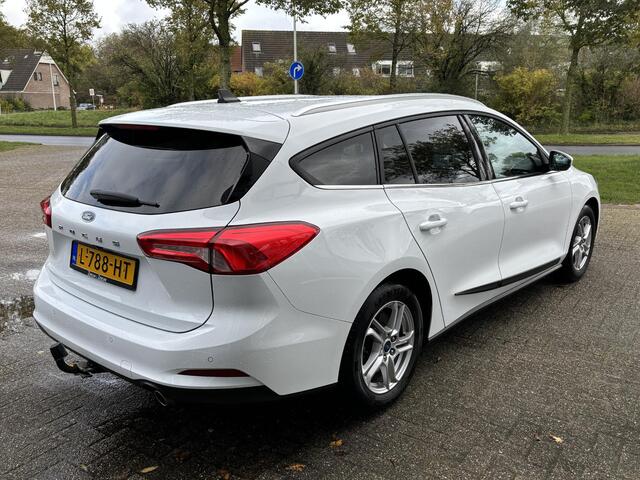 Ford FOCUS Wagon 1.0 EcoBoost Trend Edition Business NL-Auto, Navigatie, Apple Carplay/ Android Auto, Trekhaak, Led-verlichting, Airco, A-Rij-camera , Parkeerhulp, USB, Lichtmetaal.
