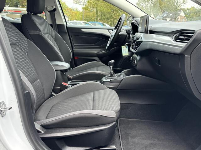 Ford FOCUS Wagon 1.0 EcoBoost Trend Edition Business NL-Auto, Navigatie, Apple Carplay/ Android Auto, Trekhaak, Led-verlichting, Airco, A-Rij-camera , Parkeerhulp, USB, Lichtmetaal.