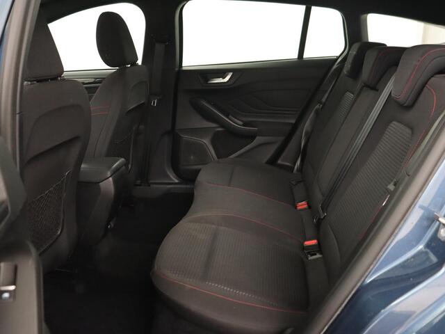 Ford FOCUS 1.0 EcoBoost ST Line | Trekhaak | Keyless | Carplay | Navigatie | Climate control | Full LED | Parkeerhulp | Cruise control