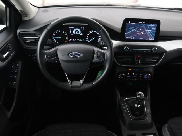 Ford FOCUS 1.0 EcoBoost Titanium | Trekhaak | Stoel & stuurverwarming | Carplay | Navigatie | Climate control | Keyless | Cruise control | Parkeerhulp | Bluetooth