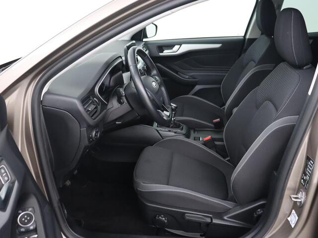 Ford FOCUS 1.0 EcoBoost Titanium | Trekhaak | Stoel & stuurverwarming | Carplay | Navigatie | Climate control | Keyless | Cruise control | Parkeerhulp | Bluetooth