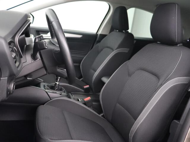 Ford FOCUS 1.0 EcoBoost Titanium | Trekhaak | Stoel & stuurverwarming | Carplay | Navigatie | Climate control | Keyless | Cruise control | Parkeerhulp | Bluetooth