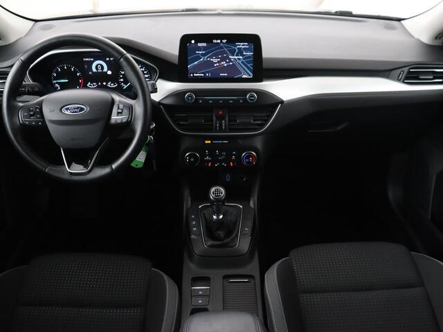 Ford FOCUS 1.0 EcoBoost Titanium | Trekhaak | Stoel & stuurverwarming | Carplay | Navigatie | Climate control | Keyless | Cruise control | Parkeerhulp | Bluetooth