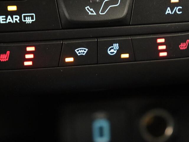 Ford FOCUS 1.0 EcoBoost Titanium | Trekhaak | Stoel & stuurverwarming | Carplay | Navigatie | Climate control | Keyless | Cruise control | Parkeerhulp | Bluetooth