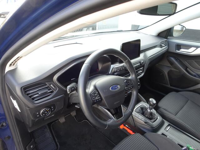 Ford FOCUS 1.0 EcoBoost Hybrid Titanium X Business Automatische airco, navigatie, stoel en stuur verwarming, achteruitrijcamera, afneembare trekhaak, licht metalen velgen, parkeersensoren, enz,enz.