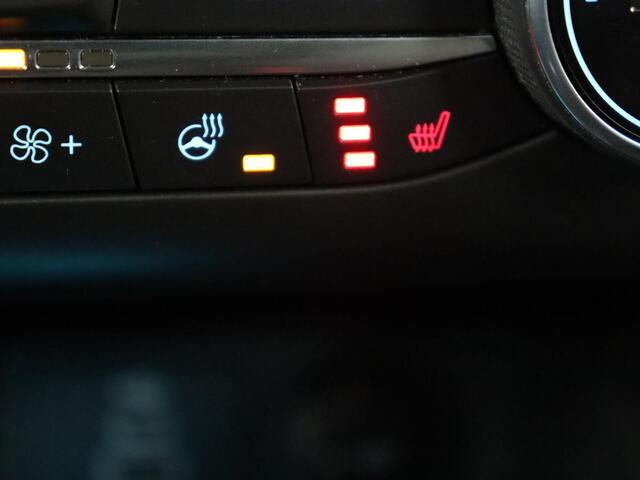 Ford FOCUS 1.0 EcoBoost Hybrid ST Line Style | Stoel & stuurverwarming | Camera | Park Assist | Carplay | Full LED | Navigatie | Keyless | Climate control