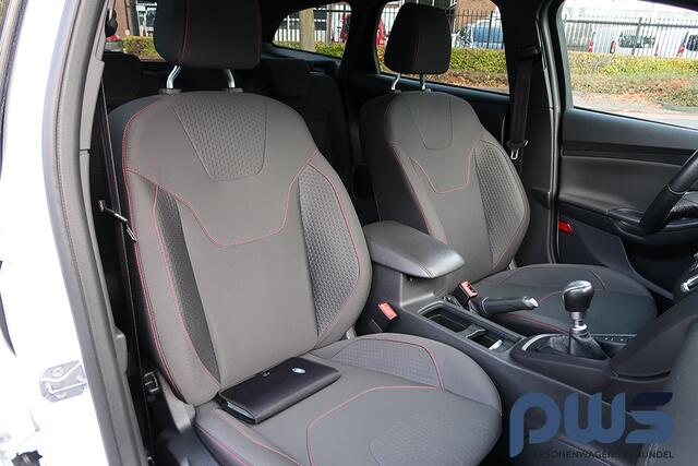 Ford FOCUS Wagon 1.0 ST-Line Navi / Clima / Cruise / Carplay / 18"/ PDC / Verw. Voorruit / NL auto / Topconditie