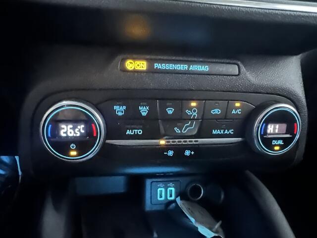 Ford FOCUS Wagon 1.0 EcoBoost Titanium Business CLIMA /TREKHAAK / CRUISE / CAMERA Dis.Ketting is nieuwe