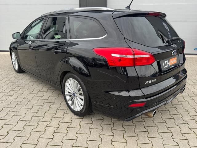 Ford FOCUS 1.5 Titanium / Automaat / Camera / Stuur en stoelverwarming / Cruise control.