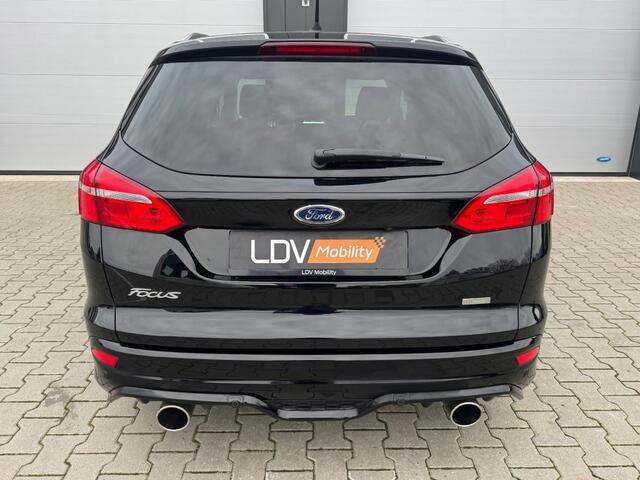 Ford FOCUS 1.5 Titanium / Automaat / Camera / Stuur en stoelverwarming / Cruise control.