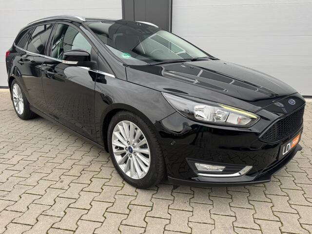 Ford FOCUS 1.5 Titanium / Automaat / Camera / Stuur en stoelverwarming / Cruise control.