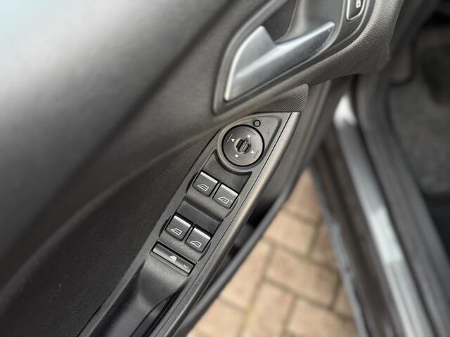 Ford FOCUS Wagon 1.0 Lease Edition | Clima | PDC | Cruise | LM Velgen | Ndl Auto | Navigatie | Bluetooth | RIJKLAARPRIJS INCL 12 MAANDEN GARANTIE EN BEURT